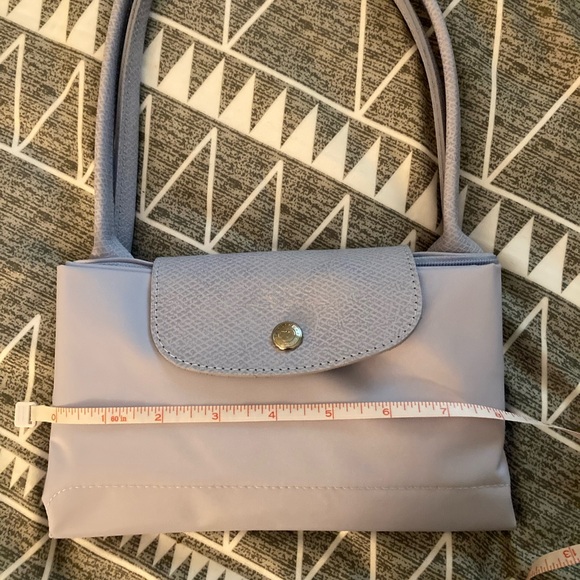Longchamp Spacious Gray Tote Bag with Minimalist Design - Picture 2 of 10